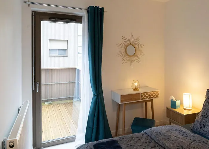 3 Etoiles Pour 4 Personnes * בורדו