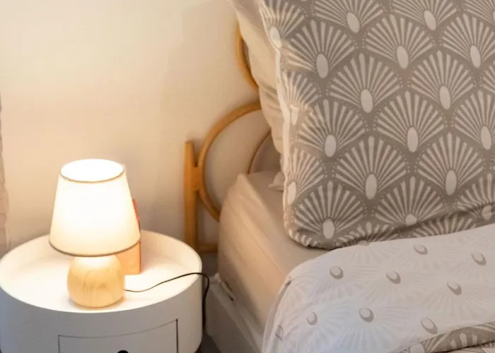 3 Etoiles Pour 4 Personnes * בורדו